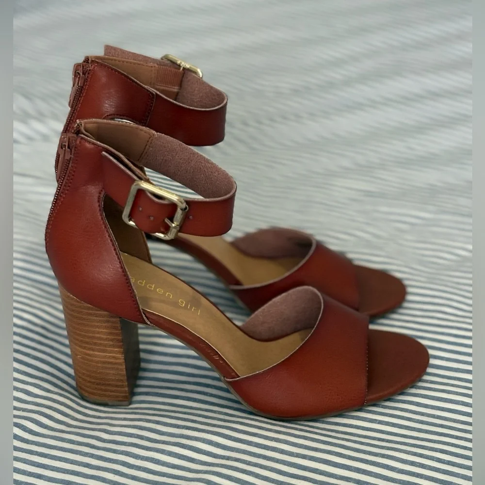 NWOT Madden Girl Cognac ankle strap 3” heel size 8 - Picture 3 of 6